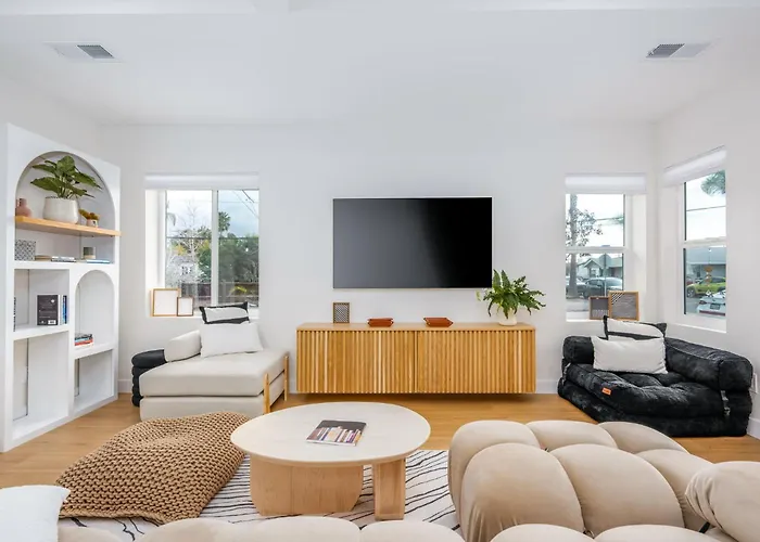 Designer Family Home In South Park W Fireplace